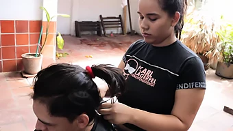 La Hermanastra De Pechos Naturales Cambia De Sexo Por Un Corte De Pelo En Un Video De Historia Completa