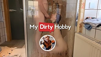 Finafoxy تستمتع بدش حسي وتطل على وجود زوج أمها - Mydirtyhobby