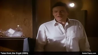 مشاهد عارية الصدر ساخنة لمرج هيلجنبرغر في فيلم جمال ناضج