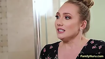 Massaggio Erotico Sotto La Doccia Di Aj Applegate Con Papà.