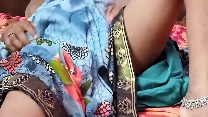 Hot bhabhi nyter vill sex i landsbyen