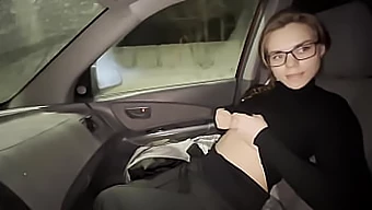 Echtes Teengirl Gibt Blowjob Im Autostall Auf Der Autobahn