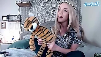 Camsoda prezentuje parodię Tiger King z udziałem Carol Baskin i Joe Exotic.