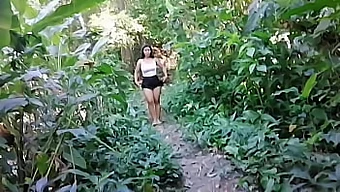 Latina amateur se vuelve loca en una caminata y tiene sexo