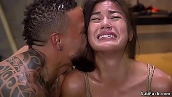 Kendra Spade, O Asiatică Supusă, Suferă Un Joc Anal Bdsm Extrem De La Un Dominator Negru