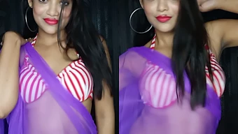 Persembahan Menakjubkan Rekha Dalam Video Strip India Berbulu