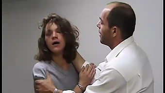 Sexo Oral E Fisting Vaginal Com Um Policial Brutal