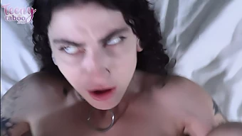 Lydia Black Si Dává Pov Creampie Kouření