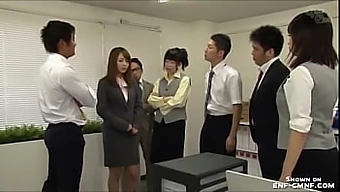 日本女人在工作环境中被迫服侍和服从