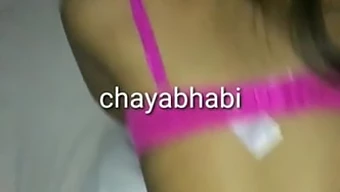 Bhabhi Ấn Độ Hồng Khoe Lồn Chặt Chẽ Và Con Cặc To Của Mình