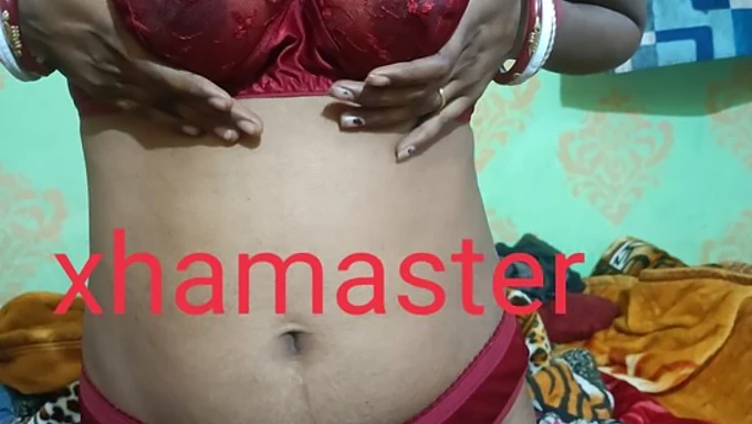 Wanita matang menikmati pengalaman oral dan penetrasi yang sensual dengan kawannya