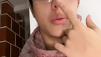 Guru Arab Meneroka Fisiologi Wanita Dengan Mainan Dan Seks Oral