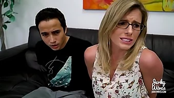 Cory Chase viene riempita la figa da un grosso cazzo in una scena di sesso hardcore