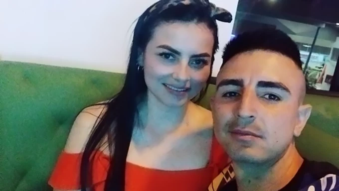 Encontro quente com uma mãe sedutora em uma jacuzzi