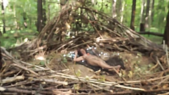 Increíble Mujer Madura Duerme Profundamente Al Aire Libre