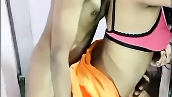 Flagra Sensual E Gozada Na Boca De Uma Bhabhi Indiana Em Um Vídeo Softcore