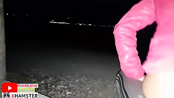 Skrita Kamera Ujame Najstnico, Ki Daje Oralni Seks Na Plaži