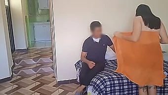 Mi Amigo Homosexual Me Ayuda A Seleccionar Ropa Interior, Lo Que Lleva A Un Coito Intenso Y Un Coño Lleno.Todo Capturado En Cámara Oculta Antes De Que Mi Cónyuge Regrese.