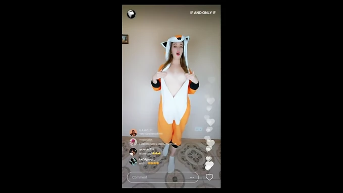 Estudante universitária americana engole porra na hilária transmissão ao vivo do TikTok