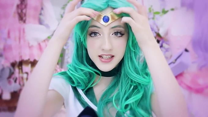 잔인한 코스프레: Beckii Cruel의 매혹적인 Sailor Neptune 공연