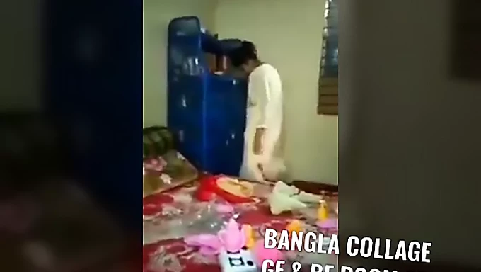 বাংলাদেশী টিন তার মুখ সেমেনে ভরে গেছে।