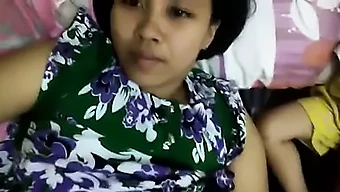 Bella Asiatica Raggiunge L'Orgasmo A Cimahi