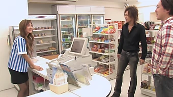 Hibiki Otuski'S Wild Encounter With Customers At The Store