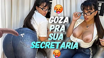 En Este Video De Rol, Un Jefe Toma El Control Y Tiene Sexo Con Su Atractiva Secretaria Latina En Pov. El Video Presenta Sexo Anal Intenso Y Tomas De Cerca De La Acción