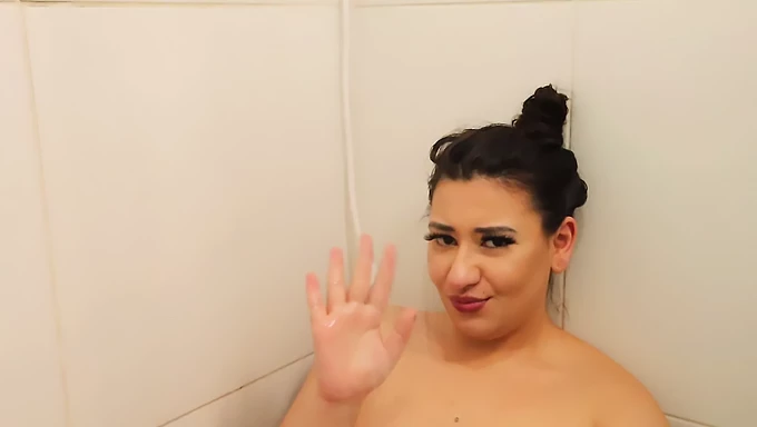 L'heure sensuelle de la douche en solo d'Agatha Ludovino