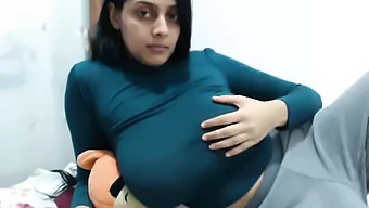 Indian Beauty With Big Boobs Pleasures Herself On Webcam