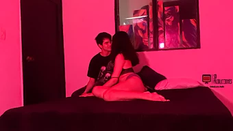 Joven Chica Con Un Gran Culo Recibe Sexo Oral De Su Hermanastro