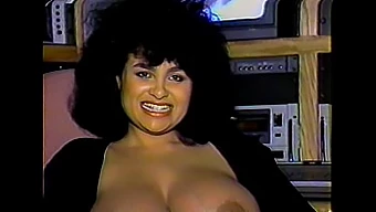 شاهد الفيلم الكامل لـ Chessie Moore'S Breast Fantasy